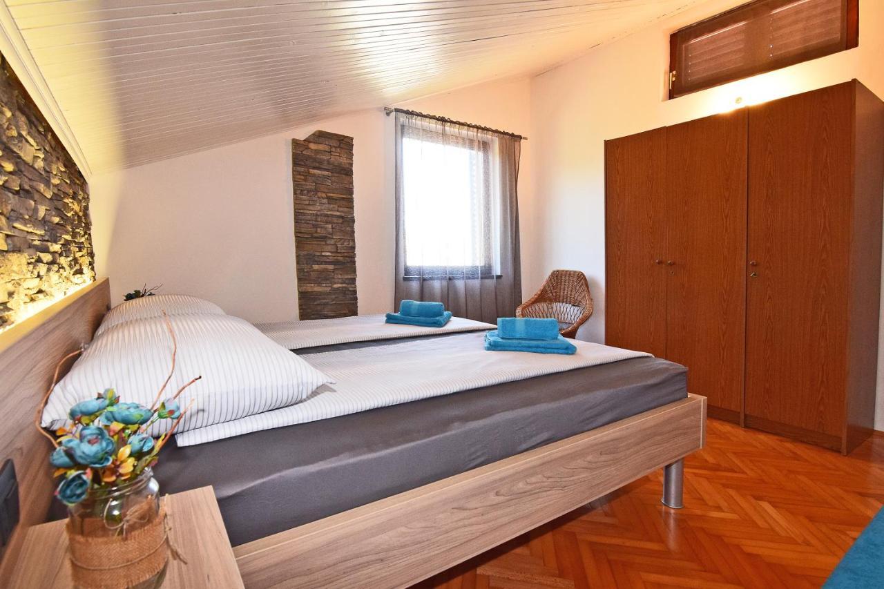 Apartment Leona Pula Exterior photo