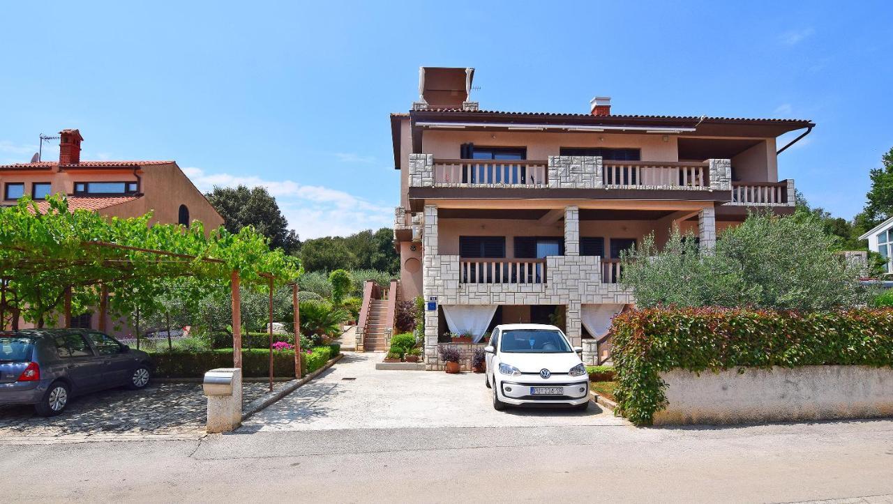 Apartment Leona Pula Exterior photo