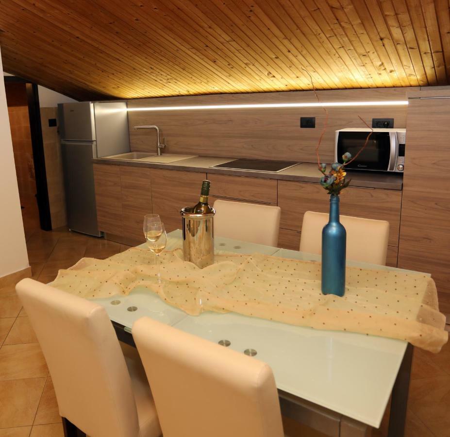 Apartment Leona Pula Exterior photo